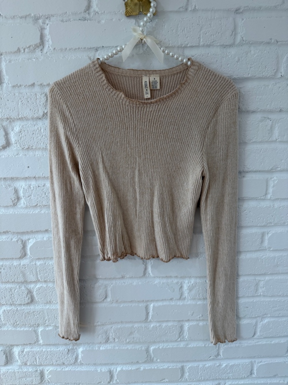 Sky and Sparrow Beige Ribbed Lettuce-Edge Long Sleeve Crop Top